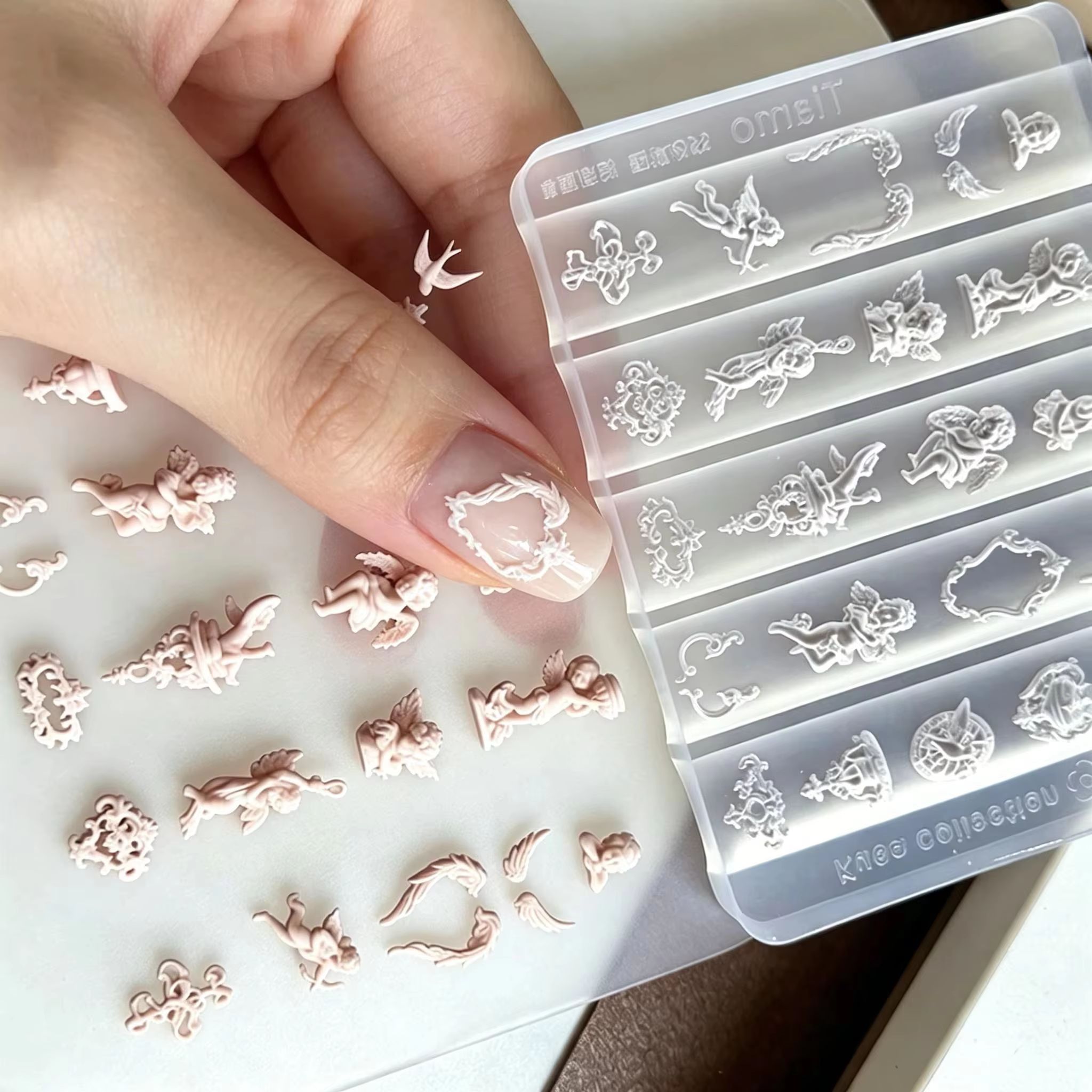 1pcs 3D Vintage Cupid & Floral - Resin Art Template recension och pris